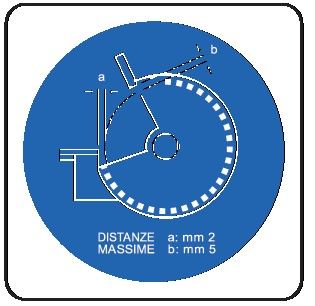 Cartello in All. 270x270 mm È OBBLIGATORIO RISPETTARE LA DISTANZA MASSIMA STABILITA